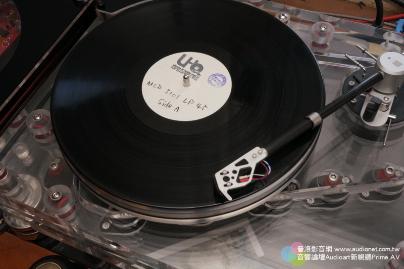 趙聰聆聽中國45轉半速刻片One Step壓片版，黑膠唱片的極致