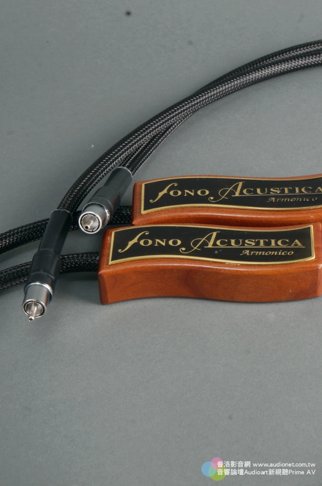 Fono Acustica Armonico訊號線以非洲硬木抑振，展現極黑的音樂....