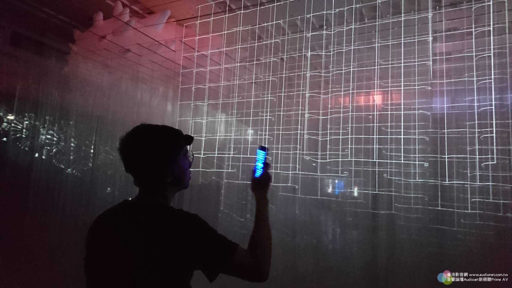 奧圖碼為台灣設計獎打造迷幻絢麗的數位展演空間