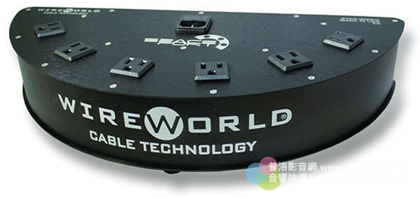 WireWorld SpacePort電源排插，造型、結構都很特殊
