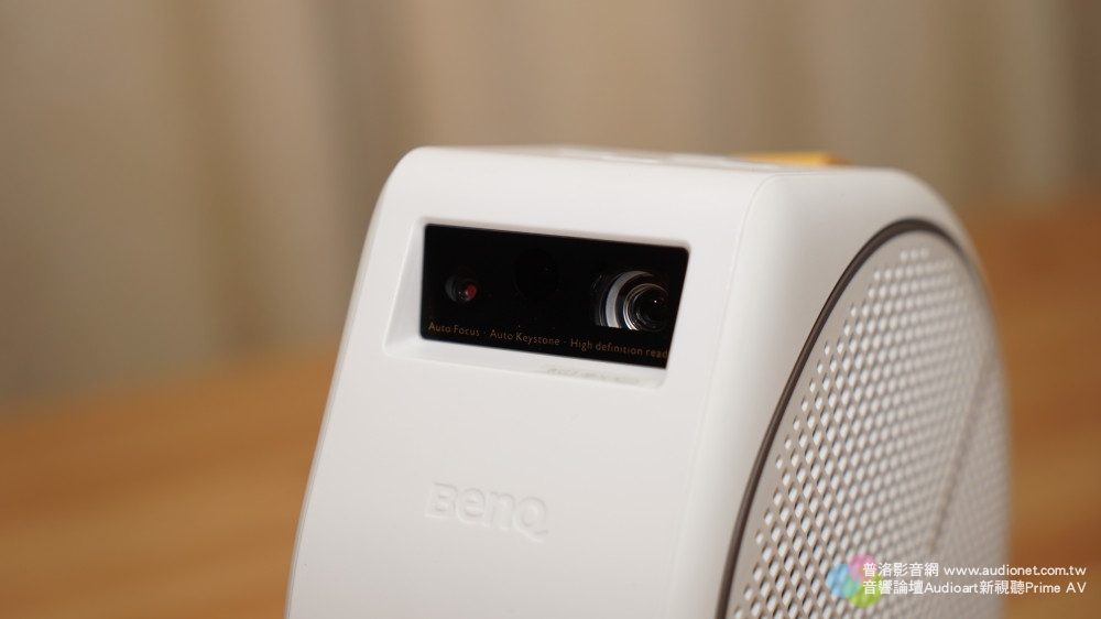 BenQ GV30：可旋轉投影、內建2.1聲道系統，今年性能最好的LED行動投影機