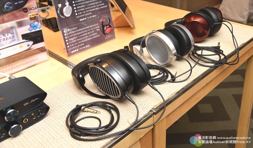 耳機專區音悅，現場展示多套耳機系統，首先是來自中國的HiFiMAN，他們家的產品以極高C.jpg