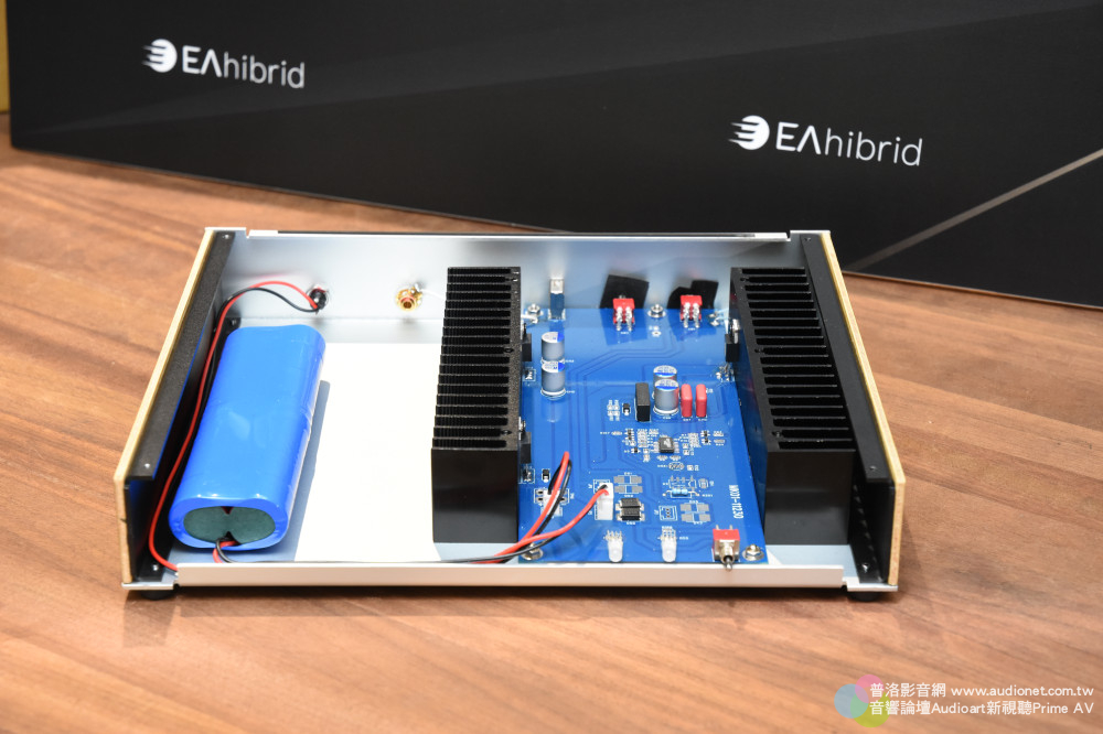 EAhibrid電池供電線性電源發表會：內藏特斯拉電池的高檔設計