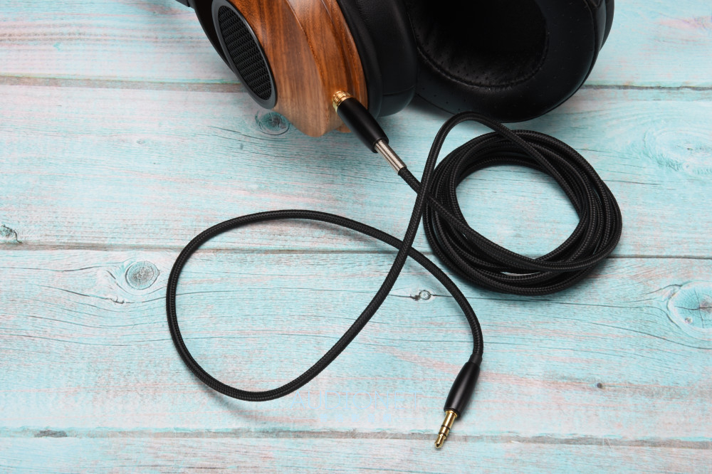 KLH Ultimate One耳機評測：純鈹大振膜帶來不凡聽感